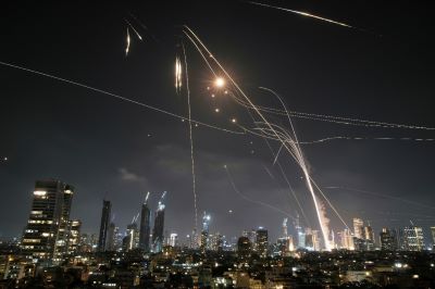 Lire la suite à propos de l’article  Conflit israélo-iranien: Comment l’Iran a-t-il réussi à percer le Dôme de fer israélien ?