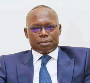 Lire la suite à propos de l’article Remous après les graves propos de l’ex ministre de l’énergie:  Akponna s’excuse, Adambi le convoque au Tribunal