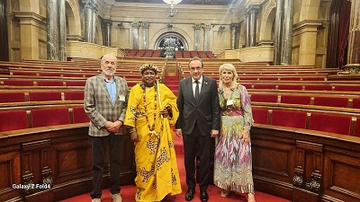 You are currently viewing En séjour officiel en Espagne : Sa Majesté Agonlinhossou Yêto Kandji reçue au Parlement de Catalogne
