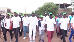 Lire la suite à propos de l’article Santé pour tous à Djougou : Bio Tchané et autres personnalités en démonstration pour  la cohésion sociale