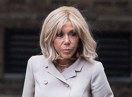 Lire la suite à propos de l’article Brigitte Macron endeuillée: La Première dame française en deuil discret lors de sa visite d’État au Royaume-Uni