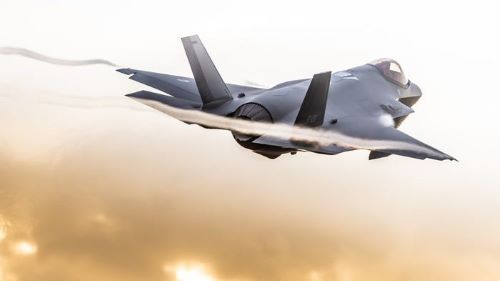 Lire la suite à propos de l’article Crise en Europe: L’OTAN déploie des F-35 néerlandais et norvégiens au-dessus de la Pologne pour renforcer sa défense aérienne