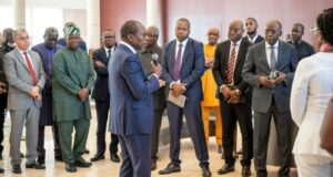 Lire la suite à propos de l’article Rencontre au palais de la Marina: Talon vante le  nouveau Bénin aux patrons d’entreprise