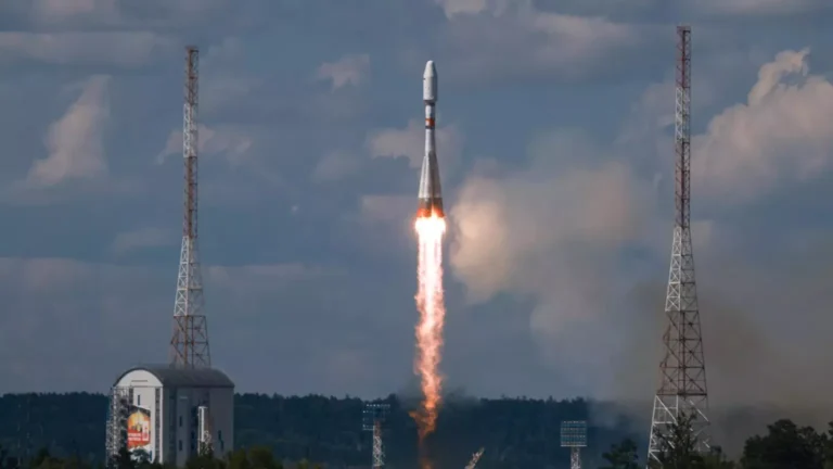 Lancement par la Russie du satellite iranien Nahid-2 :  Outil de surveillance, test nucléaire dissimulé ou simple mission civile ?