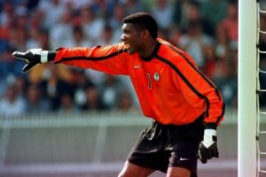Lire la suite à propos de l’article Peter Rufai, alias « Dodo Mayana »: L’adieu à une légende du football nigérian et béninois