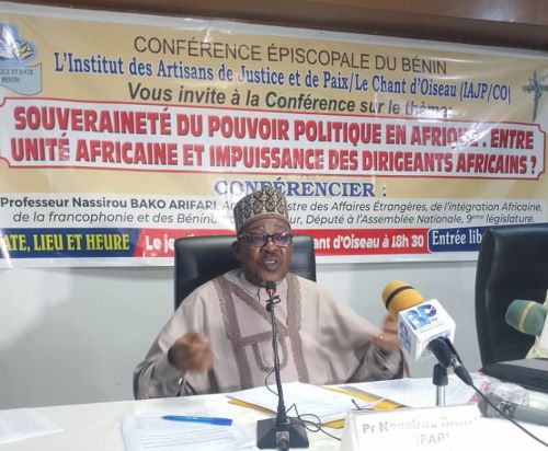 You are currently viewing Le Prof Nassirou BAKO ARIFARI à l’IAJP: « La quête de l’unité africaine est un combat permanent »