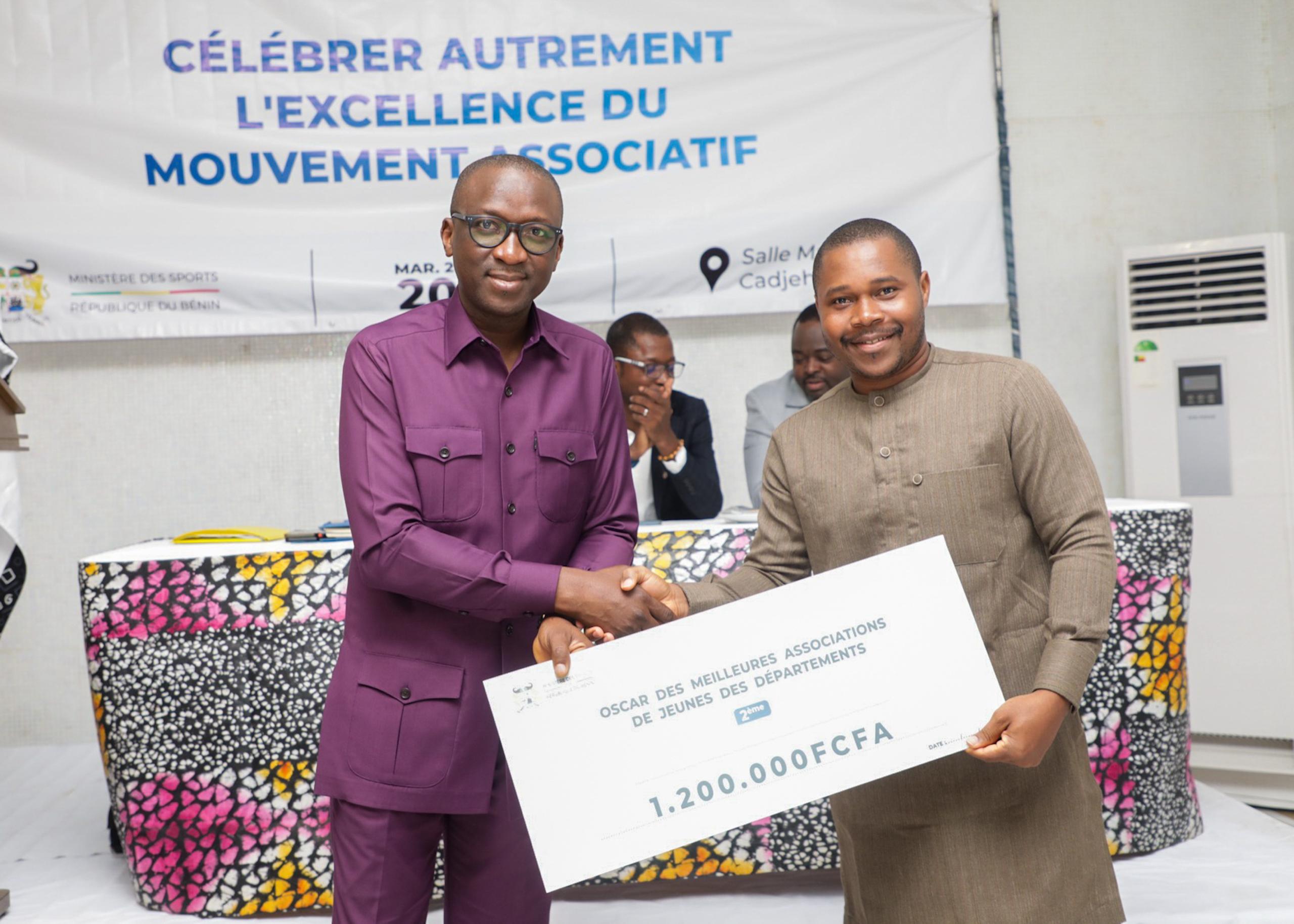 Lire la suite à propos de l’article 2e Oscar des meilleures associations et mouvements de jeunes des départements du Bénin: La DJLVA célèbre l’excellence au sein des bénévoles au service des populations
