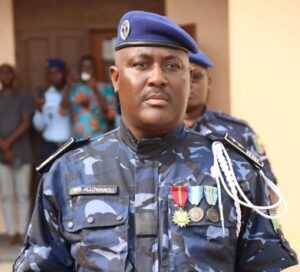 Lire la suite à propos de l’article Réoccupation anarchique des espaces publics libérés : La police républicaine engage une vaste opération dans tout le Bénin