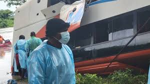 Lire la suite à propos de l’article Drame du bus STM à Glazoué : Le bilan  s’alourdit : 27 morts et plusieurs disparus