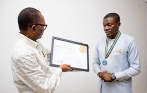 Lire la suite à propos de l’article Expansion du Rotary International au Bénin : Le Rotary E-club Satellite d’Abomey-Calavi Wéziza reçoit son certificat de constitution