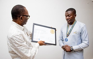 Lire la suite à propos de l’article Expansion du Rotary International au Bénin : Le Rotary E-club Satellite d’Abomey-Calavi Wéziza reçoit son certificat de constitution