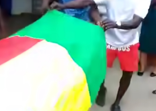 Lire la suite à propos de l’article Deuil dans le football béninois: Razak Omotoyossi inhumé dans sa maison au Nigéria