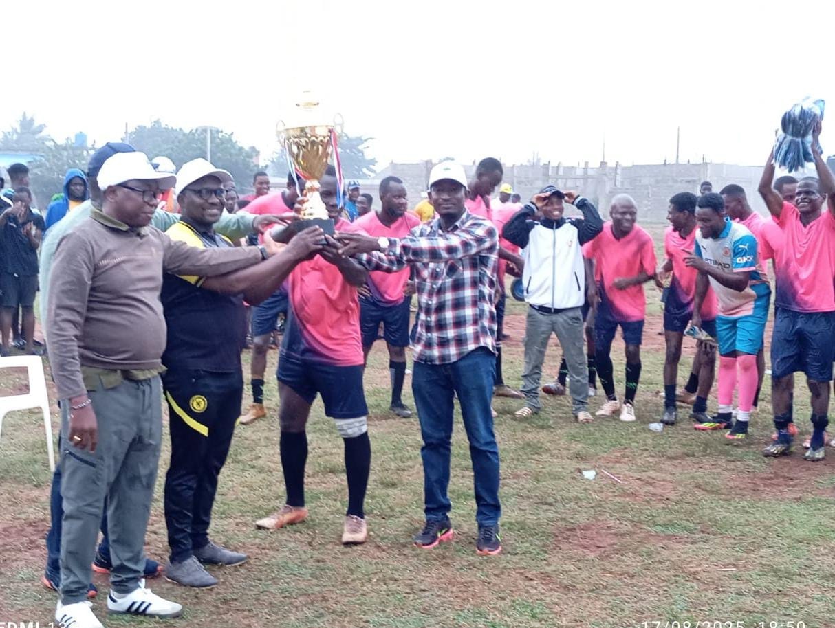 Lire la suite à propos de l’article Fin du tournoi de la renaissance du football à 11 à Togba : Tokan Fc vainqueur, le parrain Chicohossou relève un nouveau défi