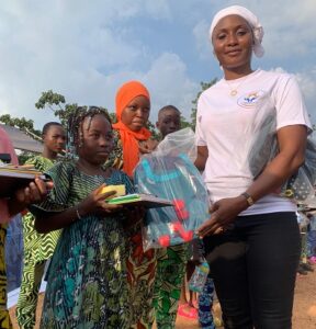 Lire la suite à propos de l’article Appui aux enfants vulnérables : L’ONG Acting for a Smile apporte la joie à Bassila