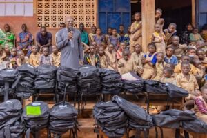 Lire la suite à propos de l’article Solidarité éducative : Le Rotary bâtit un avenir meilleur à l’EPP de Zè Akadjamè