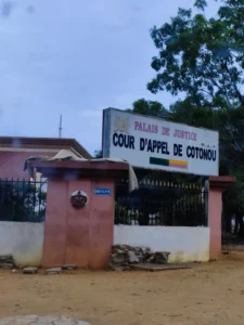 Lire la suite à propos de l’article Politique / justice : Le Tribunal ordonne à Yayi Boni de restituer la fiche de parrainage du député Sodjinou