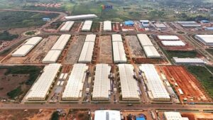 Lire la suite à propos de l’article Zone industrielle et performance économique : La GDIZ propulse le Bénin, S&P confirme la note ‘BB-/B’