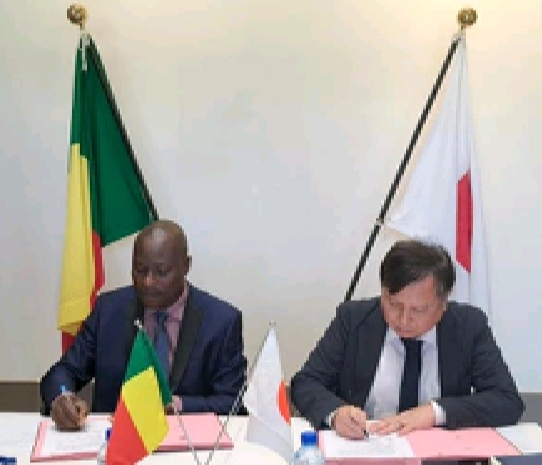 Lire la suite à propos de l’article Aménagement de cuisines scolaires dans le Couffo et le Zou: Le Japon signe un contrat de don avec l’Ong Groupe d’action SID