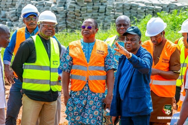 Construction du Centre d’excellence de football des filles de Lokossa : Le Président de Chacus constate l’évolution du chantier