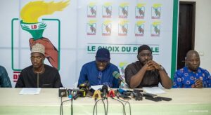 Lire la suite à propos de l’article Déclaration du parti Les Démocrates sur la crise autour du parrainage : « L’irruption à la veille de la clôture des candidatures   du député Sodjinou est suspecte… »