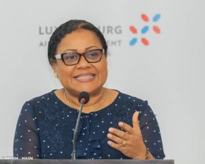 Lire la suite à propos de l’article Journée mondiale des enseignants 2025 : Véronique Tognifodé salue l’engagement des éducateurs béninois