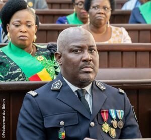 Lire la suite à propos de l’article Police républicaine : Brice Allowanou  désormais inspecteur général de police de 2ème classe