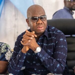 Lire la suite à propos de l’article Séance publique de reddition de comptes à Cotonou : Le Maire Luc Atrokpo fait le point sur ses projets 2025