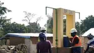 Lire la suite à propos de l’article Accès à l’eau potable en milieu rural au Bénin : Ahodjinako submergé de bornes-fontaines et de plus en plus de branchements à domicile pour un accès durable à l’eau