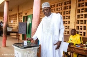 Lire la suite à propos de l’article Communales et législatives du 11 janvier 2026 : Le candidat Bio Tchané accomplit son devoir civique à Djougou