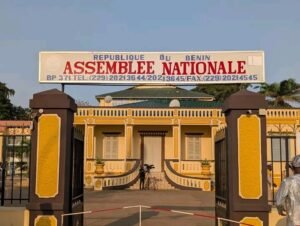 Lire la suite à propos de l’article Rentrée parlementaire : La 10ᵉ législature démarre sous la conduite du doyen d&rsquo;âge