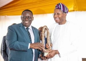 Lire la suite à propos de l’article Hommage Me Adrien Houngbédji, ex président du parlement : Vlavonou célèbre une icône de la démocratie béninoise