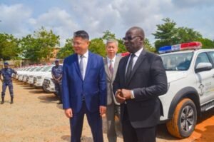 Lire la suite à propos de l’article Coopération sino-béninoise: Le Bénin reçoit encore d&rsquo;équipements et 20 véhicules de la Chine