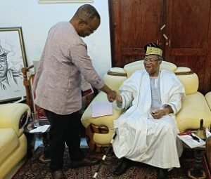 Lire la suite à propos de l’article Réactions suite à l’installation du Maire de Cotonou : Soglo salue l’avènement de Luc Gnacadja à la tête de ville