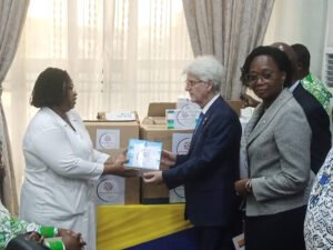 Lire la suite à propos de l’article Lutte contre la drépanocytose : Le Rotary Club de Cotonou Le Nautile fait don de médicaments au CNHU-HKM