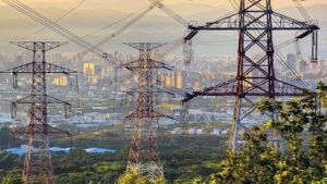 Lire la suite à propos de l’article Solaire en Afrique : Coûts en chute, marché en expansion et montée en puissance du Bénin  