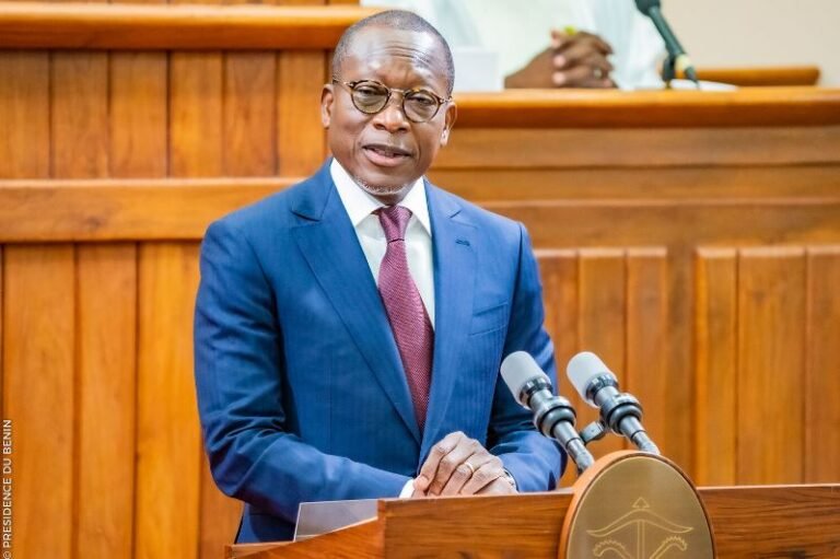 Suite à l’attaque à l’aéroport de Niamey : Le Bénin rejette les accusations de Tiani et appelle à la retenue