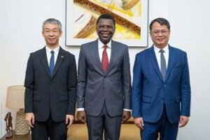 Lire la suite à propos de l’article Visite diplomatique à l’Assemblée nationale : Djogbénou reçoit  les ambassadeurs  français et chinois
