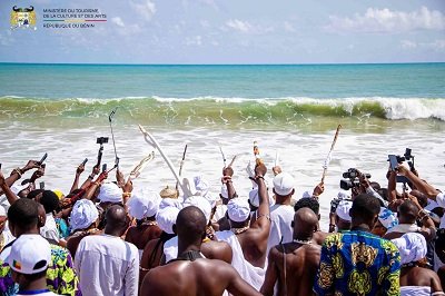 You are currently viewing 3è édition de l’offrande « Agbandotho » à Ouidah : Sa Majesté Togbe Yedy et la communauté Mami-Dan implore la paix sur la nation