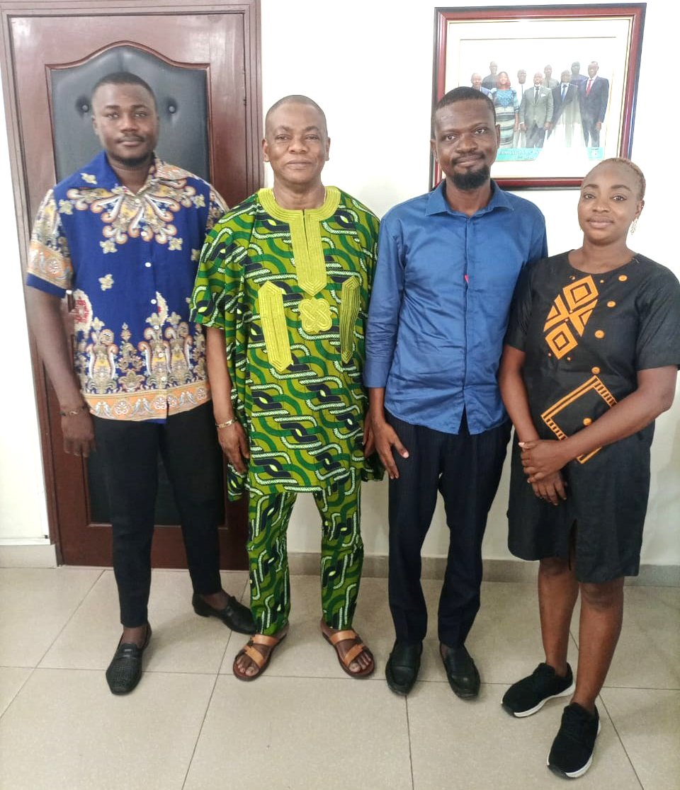 You are currently viewing Département graphisme de l’UPMB : Romain Hessou et son bureau reçus par le conseiller Basile Tchibozo à la HAAC