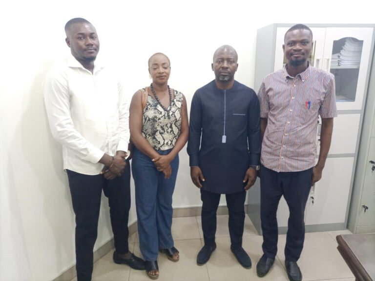 UPMB : Le bureau du Département graphisme échange avec le conseiller Lionel Gbègonnoudé à la HAAC