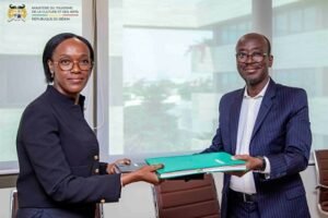 Lire la suite à propos de l’article Tourisme, culture et arts :  Abimbola dresse le bilan de sa gestion et passe le flambeau à Shadiya Assouman 