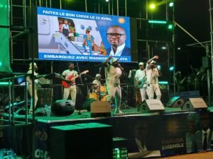 Lire la suite à propos de l’article Ambiance électorale : Un spectacle géant à Fidjrossè mobilise des milliers de partisans pour Wadagni