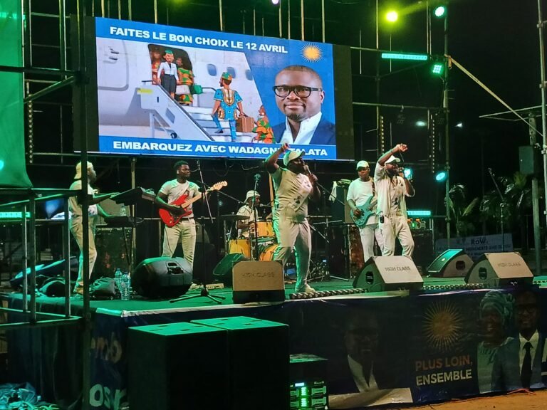 Ambiance électorale : Un spectacle géant à Fidjrossè mobilise des milliers de partisans pour Wadagni