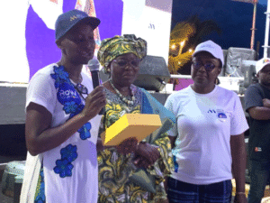 Lire la suite à propos de l’article Meeting du Mouvement Voix de Femmes pour Wadagni : Vicentia Akoto Okry  honore  Talata devant  des milliers de femmes