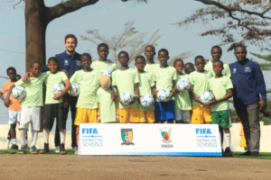 Lire la suite à propos de l’article Rayonnement industriel : Le programme ‘’FIFA Football for Schools’’ met à l’honneur le Made in Bénin
