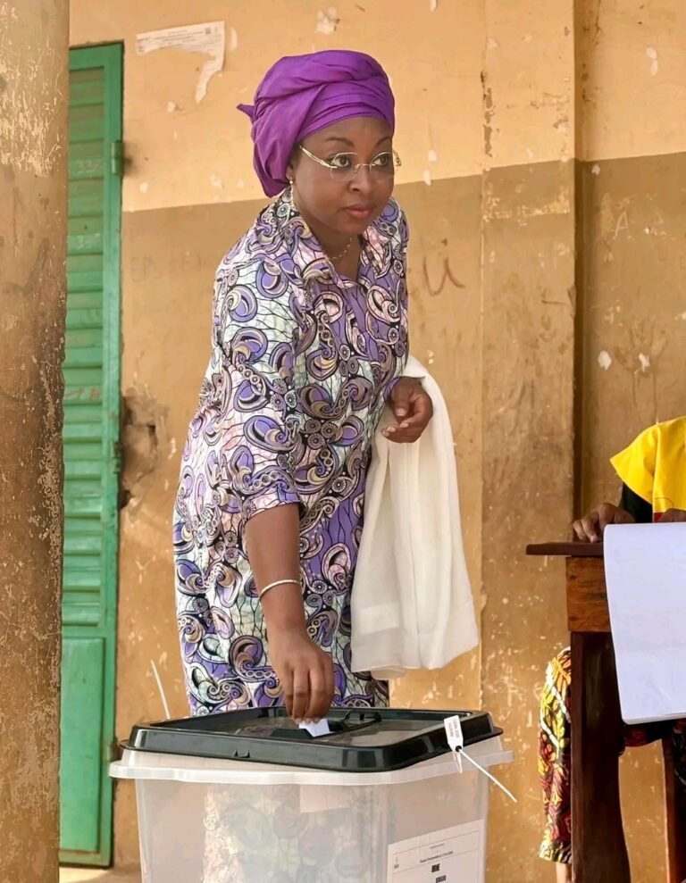 Vote à Nikki : La ministre Aurélie Zoumarou a accompli son devoir civique