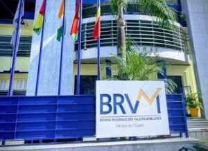 Lire la suite à propos de l’article BRVM : Un marché à deux vitesses, le Composite tient bon à 403,38 points