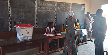 Lire la suite à propos de l’article Présidentielle 2026 : Affluence toute la matinée à Bazounkpa