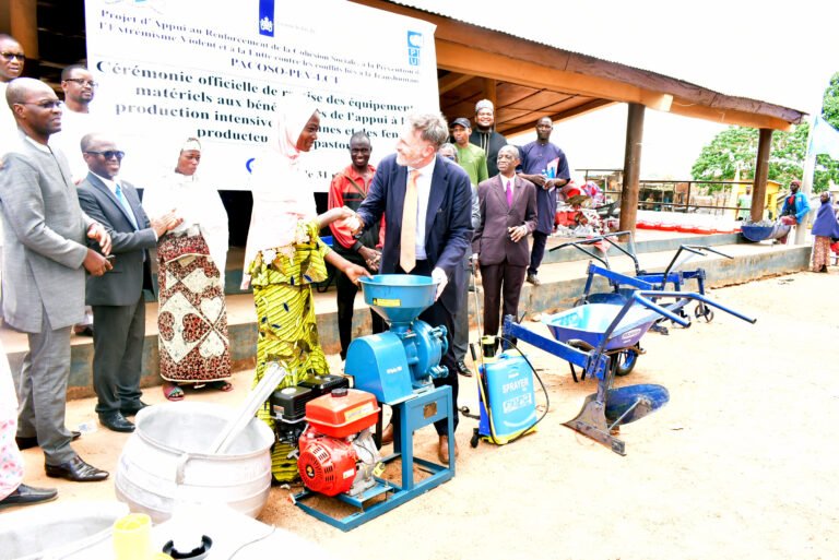 Cohésion sociale et lutte contre l’extrémisme violent : Le PNUD et le Royaume des Pays-Bas appuient des producteurs du Borgou en équipements