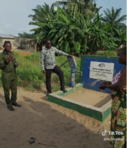 Lire la suite à propos de l’article Accès universel et permanent à l’eau potable : Moïse Kérékou et la fondation Kimse Yok-Mu offrent 22 forages à Pahou et Ouidah